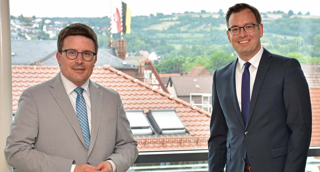 Regierungsrat Florian Busch, bisher Referent im Ministerium für Soziales, Gesundheit und Integration Baden-Württemberg, wird ab 16. August 2021 zum Ersten Landesbeamten und Stellvertretenden Landrat des Main-Tauber-Kreises ernannt. Regierungsrat Florian Busch, derzeit Referent im Ministerium für Soziales, Gesundheit und Integration Baden-Württemberg, wird mit Wirkung zum 16. August 2021 zum Ersten Landesbeamten und Stellvertretenden Landrat des Main-Tauber-Kreises ernannt Christoph Schauder der dort zum Landrat gewählt wurde. Das teilte der Innenminister mit Thomas Strobl am 22. Juli 2021 in Stuttgart. Innenminister Thomas Strobl und Landrat Christoph Schauder sind der Meinung, dass Florian Busch aufgrund seiner Persönlichkeit und seiner Verwaltungserfahrung auf Kreisebene beste Voraussetzungen …