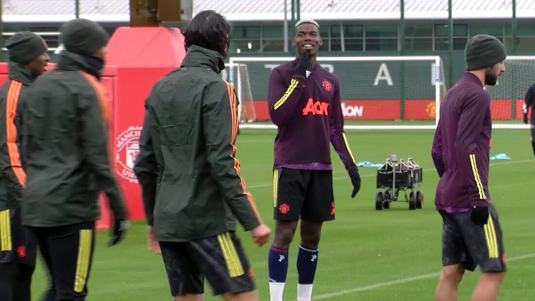 Die Spieler von Manchester United trainieren vor dem Champions-League-Treffen am Mittwoch mit RB Leipzig im Old Trafford. Enthält Aufnahmen von Donny van de Beek, Paul Pogba, Anthony Martial, Ole Gunnar Solskjaer, Nemanja Matic, Scott McTominay, Edinson Cavani, Bruno Fernandes und Harry Maguire. Mit freundlicher Genehmigung von Manchester United – Mute Audio Bitte abonnieren Sie das Video und teilen Sie es, wo immer Sie können! Helfen Sie mit, den Kanal ab nur 0,99 € pro Monat zu unterstützen! Holen Sie sich spezielle Loyalitätsabzeichen neben Ihrem Namen in Kommentaren und im Live-Chat! Sie erhalten auch Teamabzeichen-Emojis von Ihrem Favoriten, die Sie im …