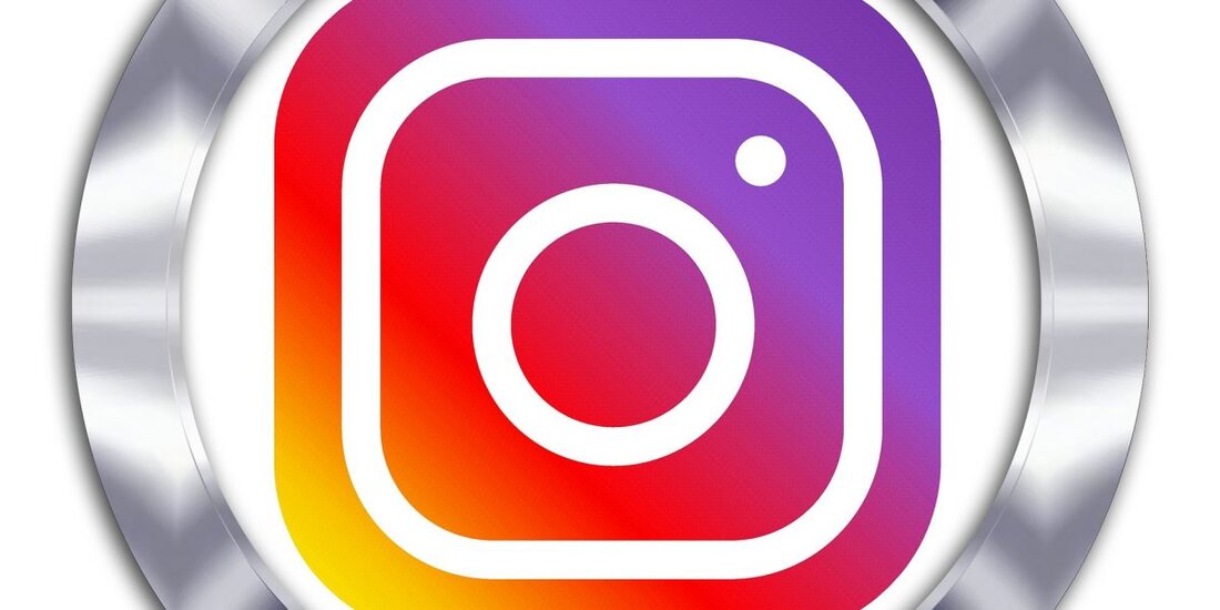 Zuckerberg sagte, dass Instagram-Nutzer in naher Zukunft mit dem Prägen ihrer NFTs beginnen könnten. Dieses Projekt wird der Muttergesellschaft Meta in ihren Plänen, NFT-Anwendungsfälle in das Metaverse zu bringen, Auftrieb geben. Mark Zuckerberg, Chef von Meta Inc., hat sich klar zu den Plänen geäußert, nicht fungible Tokens (NFTs) auf der Social-Media-Plattform Instagram einzuführen. Metas Instagram ist eine recht beliebte App für Bilder, Videos und Kurzvideos und bietet Erstellern eine einzigartige Gelegenheit, ihre nicht fungiblen Token (NFTs) zu verkaufen. Dies ist auch das erste Mal, dass Zuckerberg seine Beteiligung an einem NFT-Projekt zugab. Als er bei der Sitzung im South By …