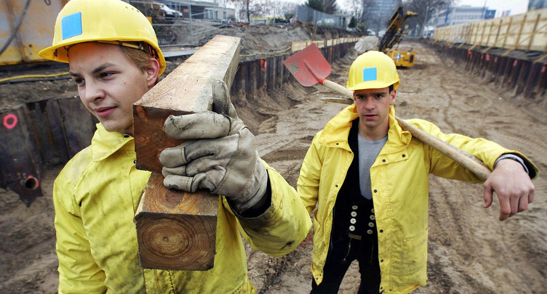 Für den Neubau der Genossenschaft Baden-Württemberg in Heidenheim stellt das Land weitere drei Millionen Euro zur Verfügung. Der Spatenstich ist für den Spätsommer 2021 geplant Die Bauarbeiten für den Neubau des Genossenschaftliche Landesuniversität Baden-Württemberg (DHBW) in Heidenheim wird im kommenden Jahr beginnen. Die Landesregierung hat für diese Woche weitere drei Millionen Euro freigegeben. Die Gesamtbaukosten belaufen sich auf insgesamt 28,7 Millionen Euro. Darüber hinaus sind mögliche Kostenrisiken in Höhe von rund 4,3 Millionen Euro vorgesehen. Die Stadt und der Bezirk sowie private Unternehmen tragen 20 Millionen Euro der Kosten. Letztere tragen insgesamt mehr als 15 Millionen Euro bei. „Dank der …