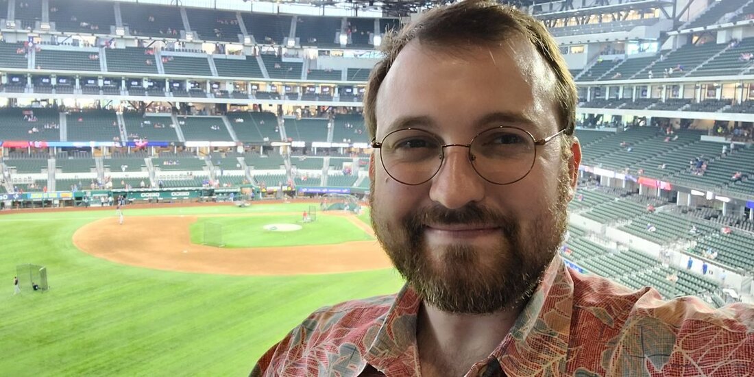 Mit freundlicher Genehmigung von Charles Hoskinsons Twitter Cardano-Gründer Charles Hoskinson hat die Erfolge des Netzwerks 2021 und seine Roadmap für 2022 geteilt. Eine bessere DApp-Entwicklung, mehr Projekte in Afrika und eine stärkere institutionelle Akzeptanz gehören zu den Zielen des nächsten Jahres. Da wir uns dem Ende des Jahres 2021 nähern, hat der Gründer von Cardano (ADA), Charles Hoskinson, eine Roadmap für das Netzwerk 2022 veröffentlicht. Sprechen in einer Live-Weihnachtssendung auf Youtube, dachte Hoskinson zunächst über die Meilensteine nach, die Cardano und die Kryptoindustrie insgesamt in diesem Jahr erreicht haben. Zu seinen Erwähnungen gehörten nicht fungible Token (NFTs) und die dezentralisierte …