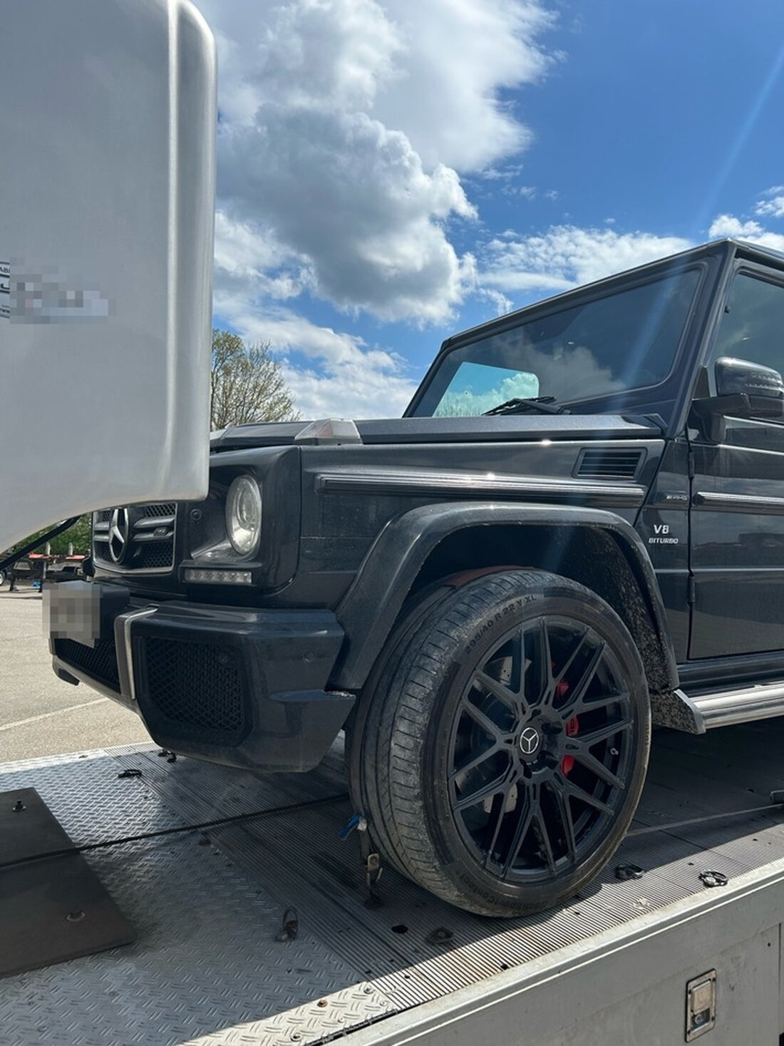 Zollbeamte in Ulm haben einen armenischen Mercedes G-Klasse nachverzollt und 13.000 Euro Einfuhrabgaben verlangt.
