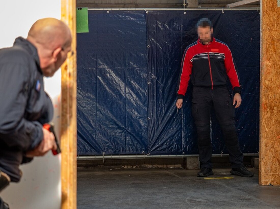 Im Jahr 2024 präsentiert das Polizeipräsidium Mittelhessen die PKS mit stabiler Kriminalitätslage und Einblick in Messerangriffe.