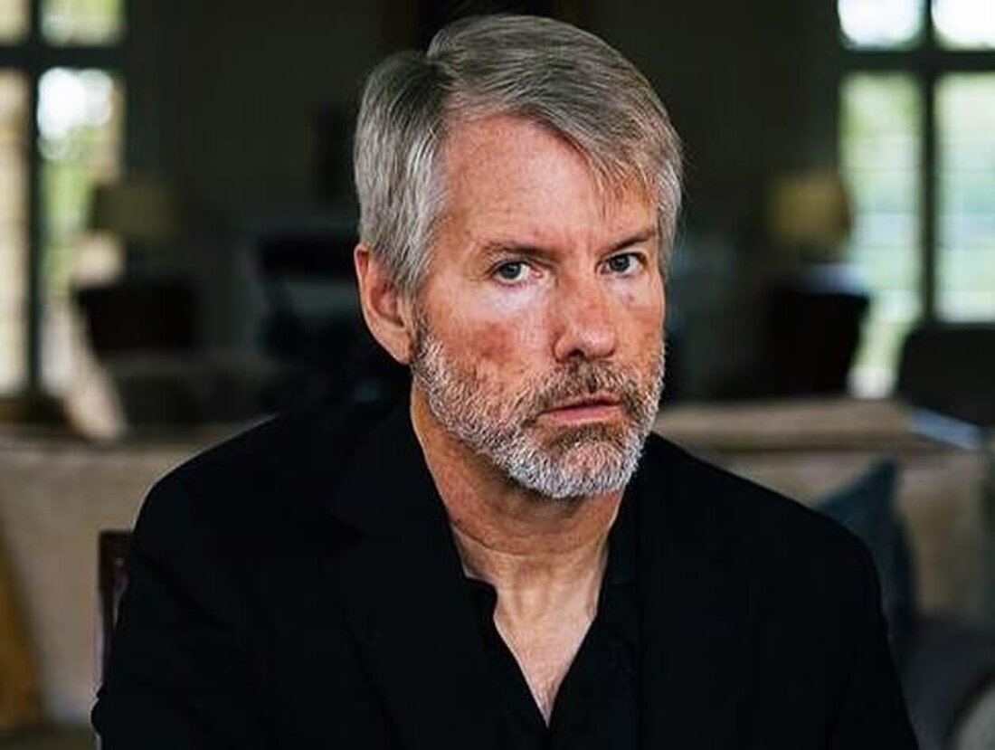 Michael Saylor hält persönlich Bitcoins im Wert von 1 Milliarde US-Dollar und besitzt 17.732 BTC. MicroStrategy hält 226.500 BTC im Wert von über 12 Milliarden US-Dollar und einem durchschnittlichen Wert von 37.000 US-Dollar. Saylor betrachtet Bitcoin als überlegenen, sicheren Vermögenswert und befürwortet kontinuierliche Investitionen. In einer kürzlichen Interview Auf Bloomberg Television gab Michael Saylor, der Vorsitzende von MicroStrategy, bekannt, dass er Bitcoins im Wert von etwa 1 Milliarde Dollar besitzt. Dies macht ihn zu einem der bekanntesten BTC-Inhaber der Welt und reiht sich in die Reihen von Persönlichkeiten wie dem Binance-Gründer Changpeng Zhao, den Winklevoss-Zwillingen und Satoshi Nakamoto ein. Michael …
