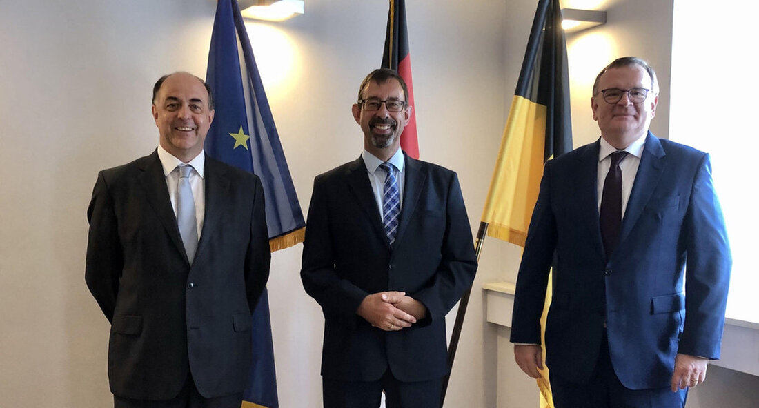 Michael Zimmermann, langjähriger Präsident des Sozialgerichts in Karlsruhe, ist in den Ruhestand getreten. Der langjährige Präsident der Sozialgericht KarlsruheMichael Zimmermann ging am Mittwoch, dem 30. September 2020, in den Ruhestand. Seit 2006 leitete er als Präsident den Sozialgerichtshof. Baden-Württembergischer Minister für Justiz und Europa Guido Wolf Anlässlich seines letzten Arbeitstages sagte er: „Michael Zimmermann war ein äußerst engagierter, vorausschauender und selbstbewusster Richter und Präsident, der besonders für seine Offenheit und Kontaktfreudigkeit geschätzt wurde. Er war – im positivsten Sinne des Wortes – ein „solider“ Präsident, dem die Justiz in Baden-Württemberg sehr dankbar ist. Michael Zimmermanns Arbeit basiert seit jeher auf …