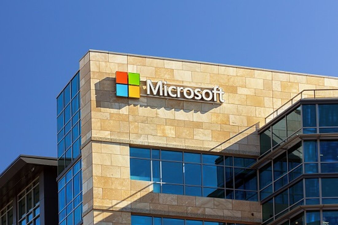 Microsoft-Aktionäre haben gegen den Vorschlag gestimmt, der darauf abzielte, dass der Technologieriese Bitcoin in seine Bilanz aufnehmen sollte. Die Abstimmung am Dienstag, dem 10. Dezember 2024, folgte dem Vorschlag des National Center for Public Policy Research und erfolgte, nachdem der Gründer und Vorsitzende von MicroStrategy, Michael Saylor, in einer Präsentation die Forderung an Microsoft zur Einführung eines Bitcoin-Finanzministeriums ergänzte. Am 10. Dezember deuteten Einzelheiten der Abstimmung darauf hin, dass die Microsoft-Aktionäre den Vorschlag abgelehnt hatten – was bedeutet, dass eines der wertvollsten Unternehmen der Welt nicht in der Lage ist, BTC in absehbarer Zeit in seine Kassen aufzunehmen. Microsoft wird &hellip;
