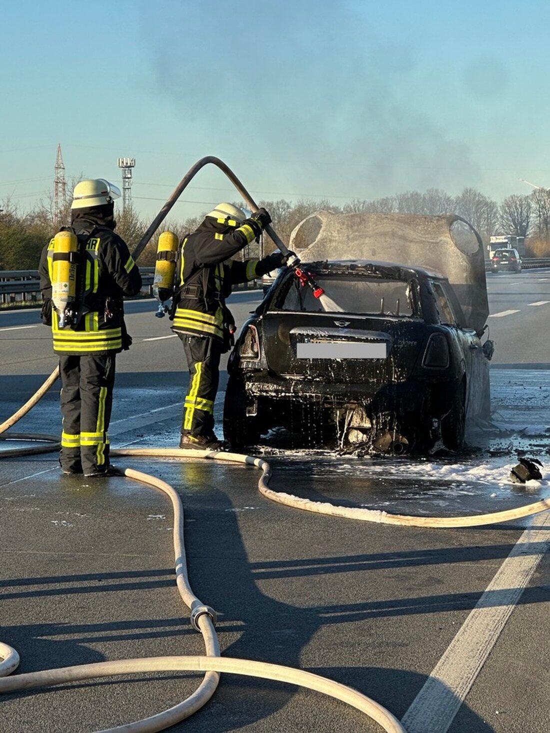Am Dienstagmorgen brannte ein Mini Cooper auf der A1 zwischen Sittensen und Elsdorf. Die Feuerwehr rettete das Fahrzeug und verhinderte Schlimmeres.