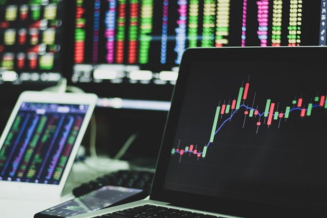 Moca Network (MOCA) stieg nach der Notierung bei Upbit, Bithumb und Binance Futures um 370 %. Binance Futures hat MOCA USDT Perpetual Contracts mit bis zu 75-facher Hebelwirkung eingeführt, was die Liquidität erhöht. Walaktivitäten lassen auf institutionelles Interesse schließen und verstärken die Marktattraktivität von MOCA. Moca Network (MOCA) hat einen spektakulären Wertanstieg erlebt und stieg um 370 % auf einen ATH von 0,4219 $, nachdem es kürzlich bei Upbit, Bithumb und Binance Futures notiert wurde. MOCAs Futures Open Interest (OI) sprang innerhalb eines Tages ebenfalls um erstaunliche 1.250 % auf 33,27 Millionen US-Dollar, was ein starkes Händlerengagement signalisiert. Moca Network …