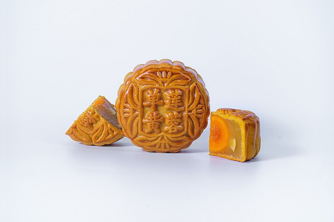 Feiern Sie das traditionelle vietnamesische Mondfest (Tết Trung Thu) am 15.09.2024 im Familienklub in Berlin! Erleben Sie Löwentanz, Gesang, einen Lampionumzug und kulinarische Köstlichkeiten aus Vietnam. Bezirksbürgermeister Oliver Igel übernimmt die Schirmherrschaft für das bunte Programm.