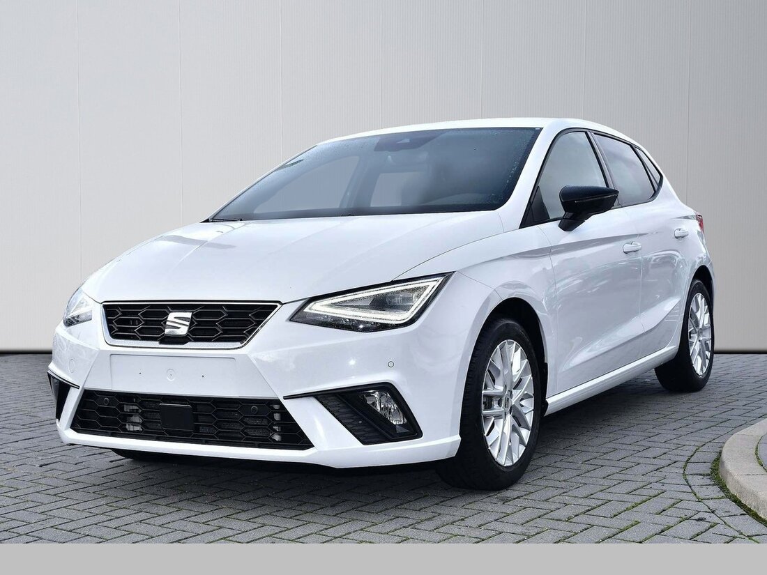 Polizei Salzgitter ermittelt nach dem Mord an einer Frau. Täter flüchtete mit einem weißen Seat Ibiza. Hinweise dringend gesucht.