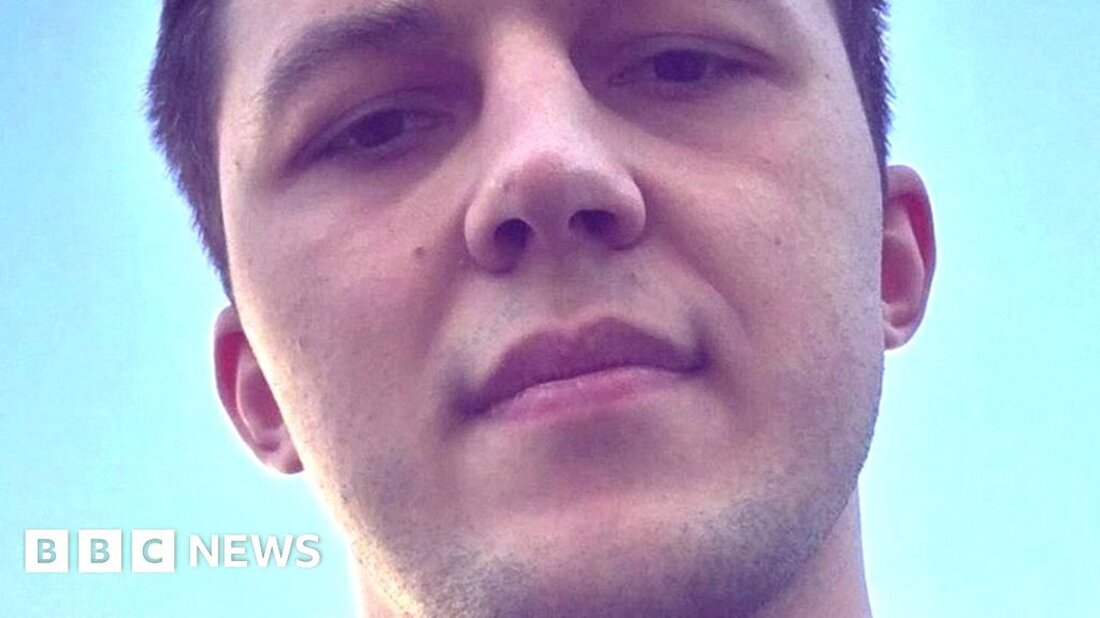 Zwei Moskauer Polizeibeamte, die von der BBC als Täter von Übergriffen auf weibliche Antikriegs-Demonstranten identifiziert wurden, wurden von der EU sanktioniert. Die EU beschuldigte Ivan Ryabov und Alexander Fedorinov der willkürlichen Festnahme und Folter. Sie gehörten zu neun Personen und drei Institutionen, die wegen sexueller und geschlechtsspezifischer Gewalt sanktioniert wurden, um mit dem Internationalen Frauentag am Mittwoch zusammenzufallen. Andere waren Taliban-Minister und Beamte aus dem Südsudan und Myanmar. Eine Untersuchung von BBC Eye ergab detailliert, wie Ivan Ryabov von Demonstranten identifiziert wurde, die von ihm bei ihrer Festnahme im März 2022 körperlich misshandelt worden waren. Alexander Fedorinov wurde von der …