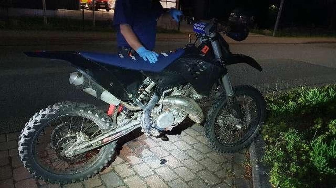 Am 05.05.2025 wurde ein schwarzes KTM-Motocross-Motorrad in Winsen/Aller gefunden. Eigentümer gesucht, Hinweise bitte melden!