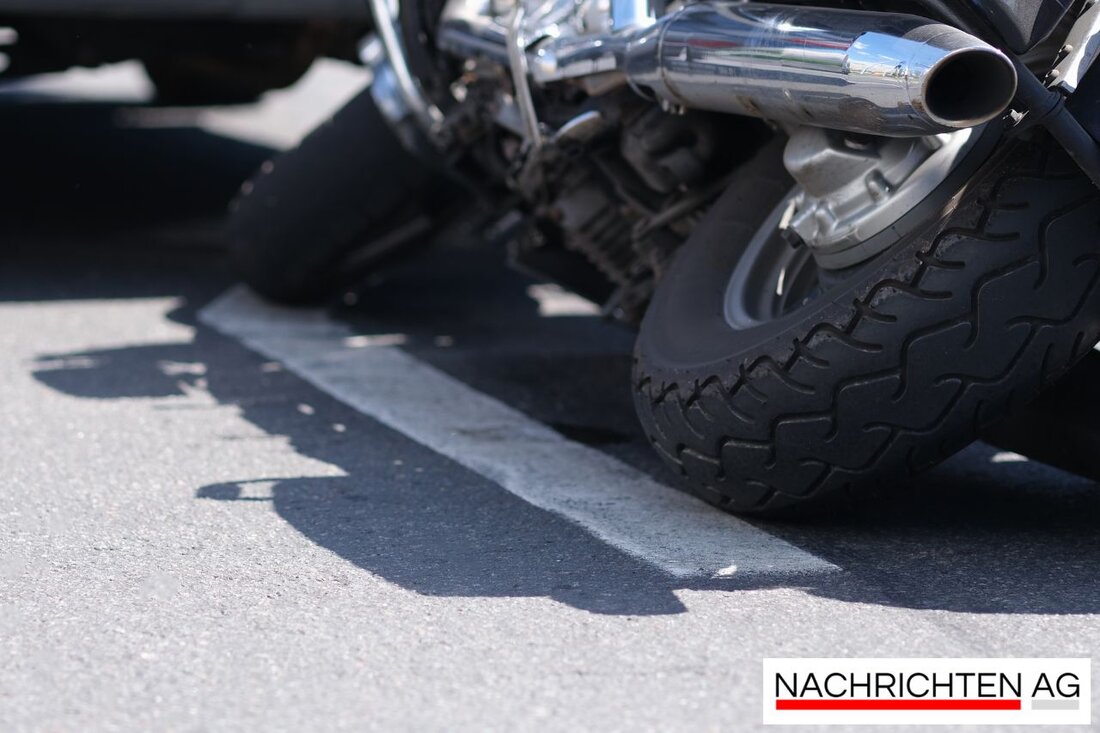 Ein 18-Jähriger wurde bei einem Verkehrsunfall in Lingen schwer verletzt, als er von der Fahrbahn abkam und die Leitplanke touchierte.