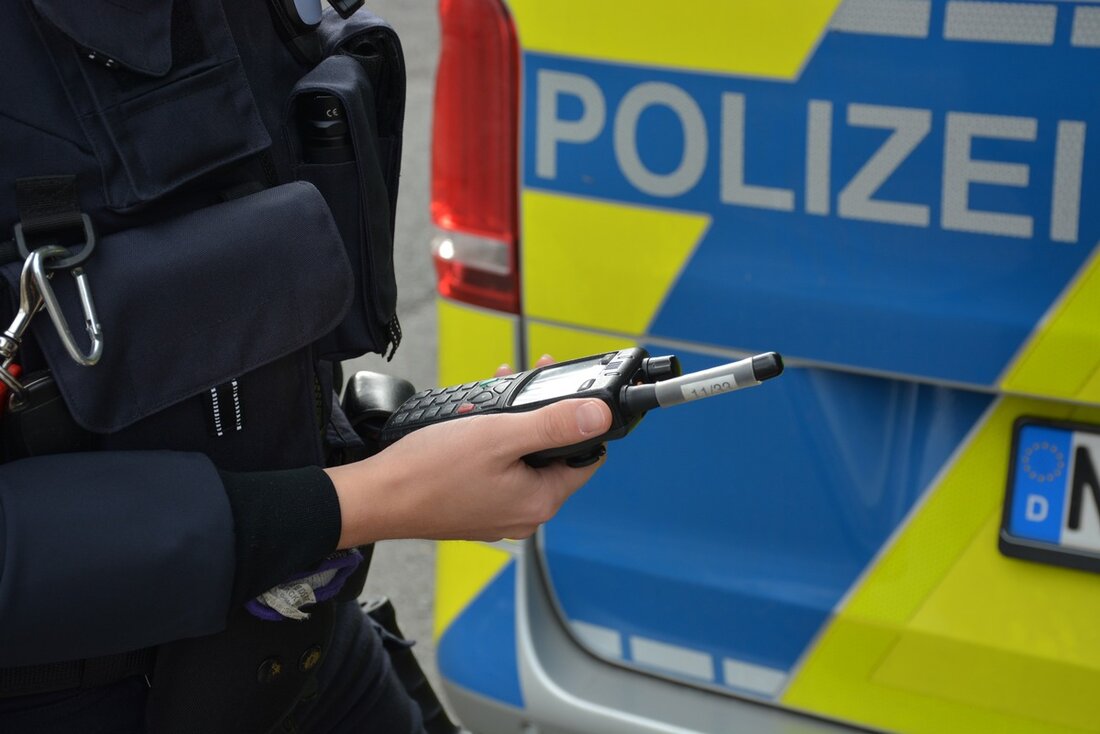 In Monheim am Rhein wurde zwischen dem 4. und 11. Februar 2025 ein BMW-Motorrad aus einer Tiefgarage gestohlen. Die Polizei sucht Zeugen.