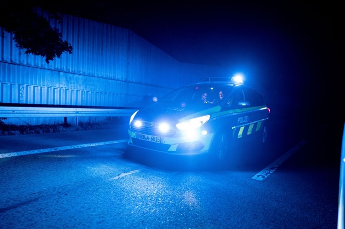 Ein 29-jähriger Fahrer kollidierte in Erkrath mit einem parkenden Auto. Er war ohne Führerschein und unter Drogeneinfluss.