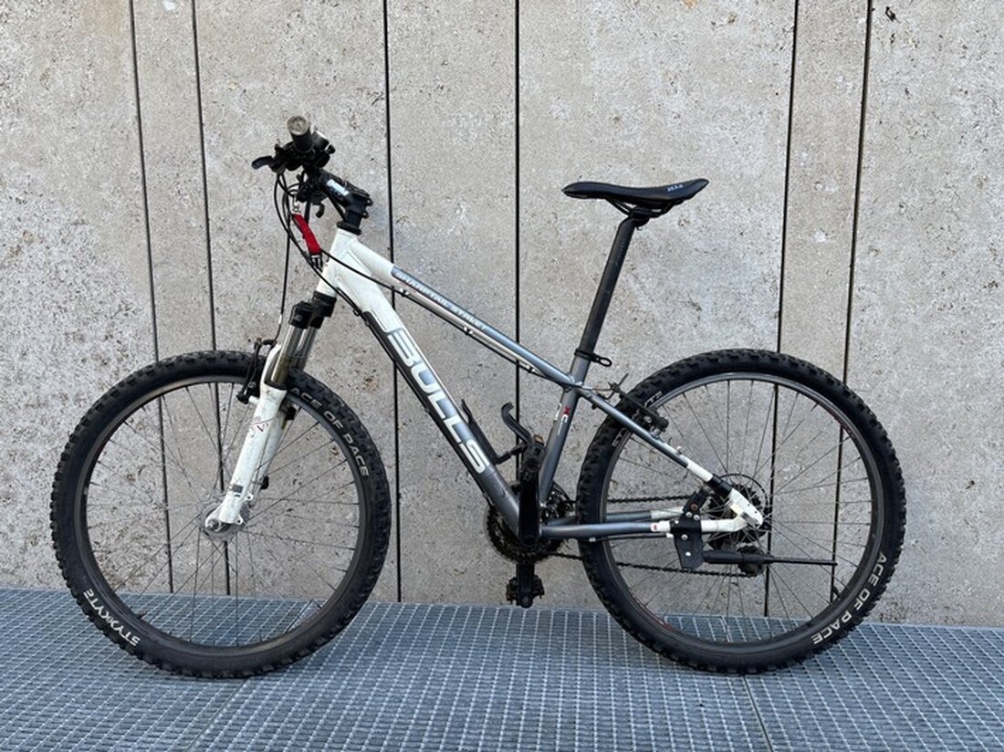 Die Polizei Darmstadt sucht den Eigentümer eines in der Wilhelm-Leuschner-Straße sichergestellten Mountainbikes. Hinweise bitte an 06151/969-41110.