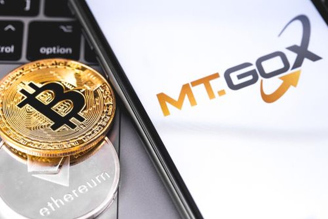 Der Bitcoin-Preis fiel am Dienstagmorgen um fast 2 % und erreichte den Tiefststand vom vergangenen Freitag, bevor er sich zum Zeitpunkt des Schreibens dieses Artikels wieder leicht erholte. Dieser BTC-Preisrückgang erfolgte nach den neuesten Krypto-Nachrichten rund um die nicht mehr existierende Kryptowährungsbörse Mt. Gox. Am 28. Mai hat Mt. Gox mehr als 141.000 BTC im Wert von über 9,6 Milliarden Dollar auf ein neues, unbekanntes Wallet verschoben. Die Daten zeigen, dass die Überweisungen in mehreren Transaktionen erfolgten, mit Beträgen zwischen 3.999 BTC und 32.499 BTC. Die neuesten On-Chain-Daten zeigt, dass alle Münzen jetzt an die neue Adresse übertragen wurden. Als …
