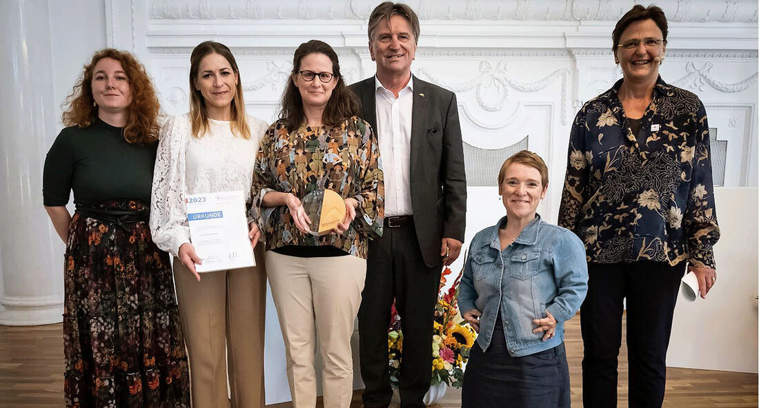 ENGAGEMENT PRICE #PARIENGAGE AWARDED TO THE FOUNDERS OF MÜHLWERK SINNESWANDEL During the 75th anniversary of the Paritätische Wohlfahrtsverband Baden-Württemberg (Parity Welfare Association Baden-Württemberg), the inaugural Engagement Prize #PariEngage was awarded. The founders of Mühlwerk Sinneswandel, located in Bruchsal, won the award in the category of „New Approaches to Supporting People in Special Situations.“ Mühlwerk Sinneswandel provides a unique opportunity for individuals with high support needs, who often struggle to fit into society, to enjoy uncomplicated social participation and find a meaningful place within the community. This in turn allows individuals to grow personally and gain social recognition. Simone Fischer, the …