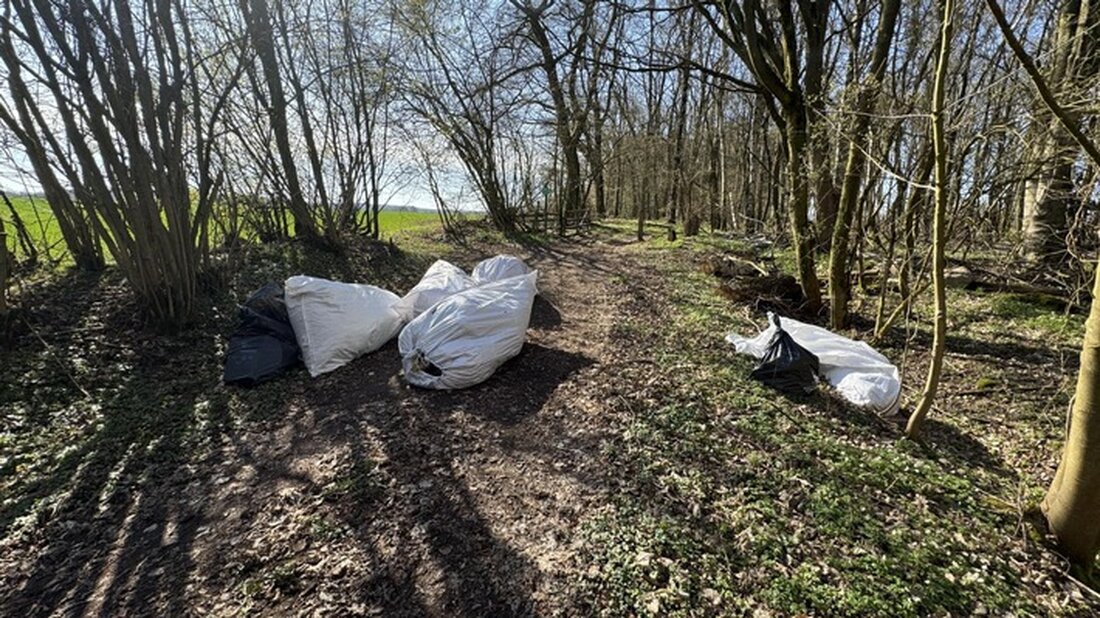Die Polizei Ratzeburg sucht Zeugen einer Müllablagerung am 30. April auf einem Feldweg in Kankelau. Hinweise erbeten!