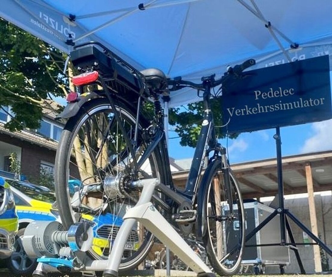 Polizei Münster informiert am 11. März in den Münster Arkaden über Verkehrssicherheit mit einem Pedelec-Simulator.
