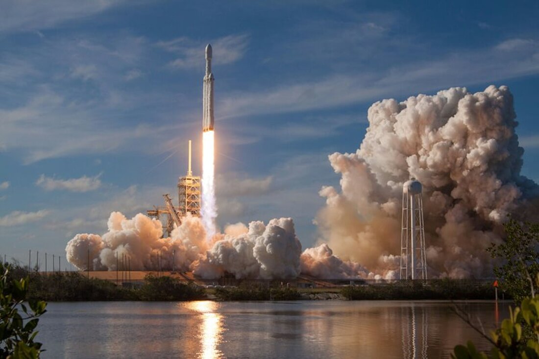 Musk It Token hat nach Errols 200 Millionen US -Dollar -Plan um 544% gestiegen. Errol Musk plant, das Musk Institute -Projekt mit Mitteln mit dem Memecoin zu finanzieren. Musk Es ist sicher, dass es ungewiss ist zu sehen, dass es eine klare Roadmap fehlt. Das Moschus-It (Muskit) Token hat einen astronomischen Anstieg verzeichnet, der innerhalb der letzten 24 Stunden um 544% gestiegen ist, um ein Allzeithoch von 0,07278 USD zu erreichen. Dieser Anstieg kommt nach einer Ankündigung von Errol Musk, dem Vater von Tech Mogul Elon Musk, heiß, der seinen Ehrgeiz enthüllte, durch dieses Memecoin für ein neues Unternehmen namens …