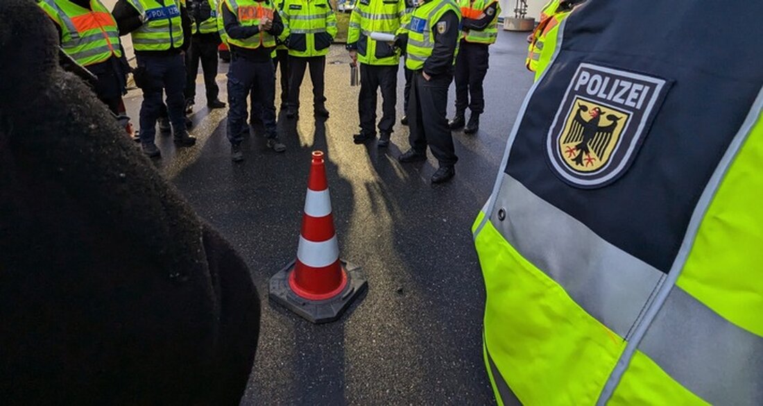 Mutter rettet 29-Jährigen vor Haftstrafe: Bundespolizei Waidhaus vollstreckt Haftbefehl nach ausstehender Geldstrafe.