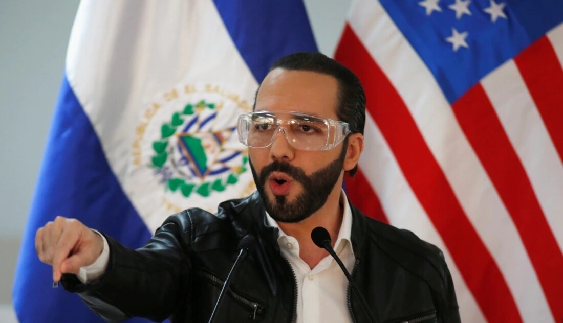 Nayib Bukele glaubt, dass der Preis von Bitcoin bald in die Höhe schnellen wird Der Finanzminister von El Salvador hat auf die Forderungen des IWF reagiert, Bitcoin als legale Währung fallen zu lassen Der Präsident von El Salvador, Nayib Bukele, hat erneut öffentlich seine optimistische Sicht auf Bitcoin geäußert und dies in vorausgesagt „Nur eine Frage der Zeit,“ Das Krypto-Asset würde enorme Kursgewinne verzeichnen. Knappheit, um den Aufwärtstrend des Bitcoin-Preises anzuheizen Gestern postulierte Bukele, dass das maximale Angebot von Bitcoin von 21 Millionen Münzen möglicherweise nicht ausreicht, um die Nachfrage zu befriedigen, wenn die Akzeptanz steigt. Er geht davon aus, …