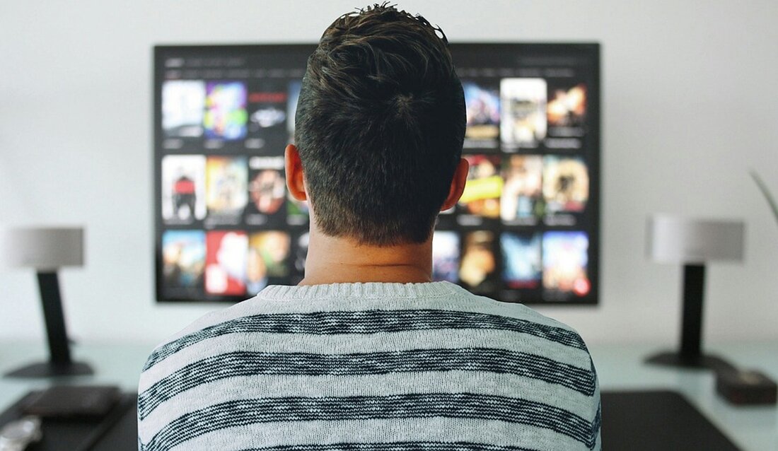 Netflix: Diese Serien und Filme erweitern das Angebot im April Jeden Monat kommen bei Netflix neue Filme, Serien, Dokumentationen und Shows hinzu. Um den wachsenden Konkurrenzkampf auf dem Streamingmarkt zu bestehen und Abonnenten zu gewinnen, erweitert Netflix kontinuierlich sein Angebot. Auch im April 2023 gibt es wieder zahlreiche Neuheiten zu entdecken. Hier ist eine Übersicht der Inhalte, die im kommenden Monat hinzukommen. Netflix-Highlights im April 2023 Netflix stellt selbst eine Auswahl an Streaming-Highlights zusammen. Diese sind im April 2023: Neue Serien, Staffeln und Shows Ab 1. April: – „Jojo’s Bizarre Adventure: Diamond Is Unbreakable“ Ab 2. April: – [Informationen nicht …