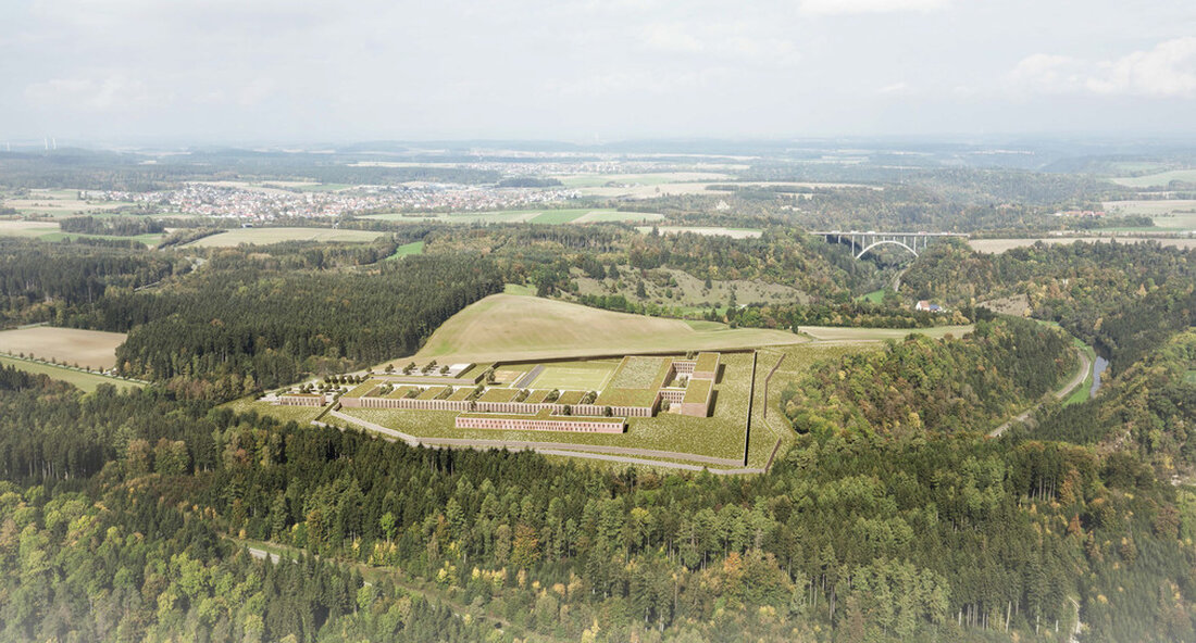 Die Entwicklung des Geländes für die neue Justizvollzugsanstalt Rottweil beginnt. Eine wird in Rottweil-Esch gebaut neue Justizvollzugsanstalt (JVA). Nachdem der Gemeinderat der Stadt Rottweil im Dezember 2020 den Bebauungsplan für das neue Gebäude beschlossen hat, ist dieser rechtlich bindend, wenn die offizielle Ankündigung Anfang Februar 2021 veröffentlicht wird. Dies bedeutet, dass die vorläufigen Maßnahmen für die Entwicklung der rund 22 Das Hektargebiet kann im Frühjahr beginnen. Es wird eine Zufahrtsstraße geschaffen und das Gelände an Wasser, Abwasser, Strom und Gas angeschlossen. Die Planung für das neue Gebäude schreitet voran Inzwischen ist die Planung für das neue Gebäude in Konstanzes Amt …