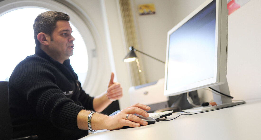 Das Kabinett hat grünes Licht für den Gesetzentwurf zur Digitalisierung baurechtlicher Verfahren gegeben. Mit dem Projekt „Virtuelles Bauamt“ wird die Landesbauordnung ins digitale Zeitalter geführt. Durch das Virtuelle Bauamt können Antragsteller und Behörden das gesamte Verfahren medienbruchfrei durchlaufen und somit das Verfahren deutlich beschleunigen. Die Digitalisierung und Entbürokratisierung gehen hierbei Hand in Hand. Ende April wurde die erste Entwurfsfassung zur Anhörung freigegeben, wobei die Rückmeldungen überwiegend positiv waren. Mit dem Kabinettsbeschluss steht nun die Beratung im Landtag bevor. Bei Zustimmung des Parlaments könnten die Änderungen voraussichtlich zum Jahreswechsel 2023/2024 in Kraft treten. Die wichtigsten geplanten Änderungen betreffen die Landesbauordnung (LBO) …