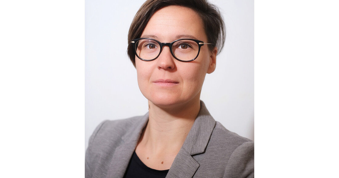 Neue Leiterin für das Amt für Wohnungsbau und Stadterneuerung Das Amt für Wohnungsbau und Stadterneuerung soll künftig von Anna Galda geleitet werden. Dieser Vorschlag an die Ratsversammlung geht aus der Dienstberatung des Oberbürgermeisters hervor. Die hierfür eingesetzte Auswahlkommission bestand aus Vertreterinnen und Vertretern des Stadtrates sowie der Verwaltung und hatte Galda der Stadtspitze empfohlen. Anna Galda © Michael Wagener Auf die Ausschreibung waren insgesamt 19 Bewerbungen eingegangen. Die Stelle soll ab 1. März 2023 besetzt werden. Der Stadtrat entscheidet abschließend darüber. Die 1987 in Hagenow geborene Anna Galda hat Stadt- und Regionalplanung in Berlin studiert und unter anderem die Stabsstelle &hellip;