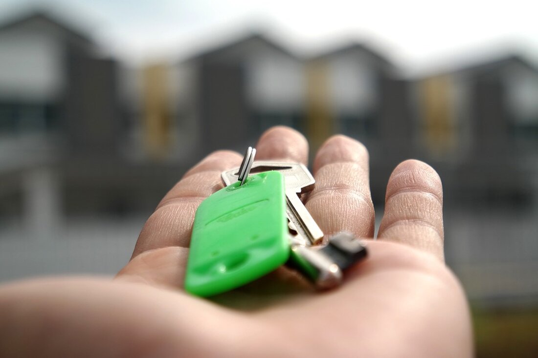 Neue Verbindung: RE15 hält ab Dezember auch in Markranstädt und Möckern – aber vorerst nur bis April Für Pendler und Fahrgäste im Raum Leipzig gibt es ab Dezember eine Neuerung: Der RE15 hält dann unter anderem auch in Markranstädt und Leipzig-Möckern. Das könnte vor allem den oft vollen RB20 entlasten. Doch es gibt einen Haken. Volle Züge im Raum Leipzig Leipzig/Markranstädt. Volle Gänge, kaum Chancen auf einen Sitzplatz – und Gedränge beim Ausstieg: Wer regelmäßig mit S-Bahnen und Regionalzügen in und um Leipzig unterwegs ist, kennt diese Situationen – westlich von Leipzig gilt das insbesondere für die Züge der RB20: …