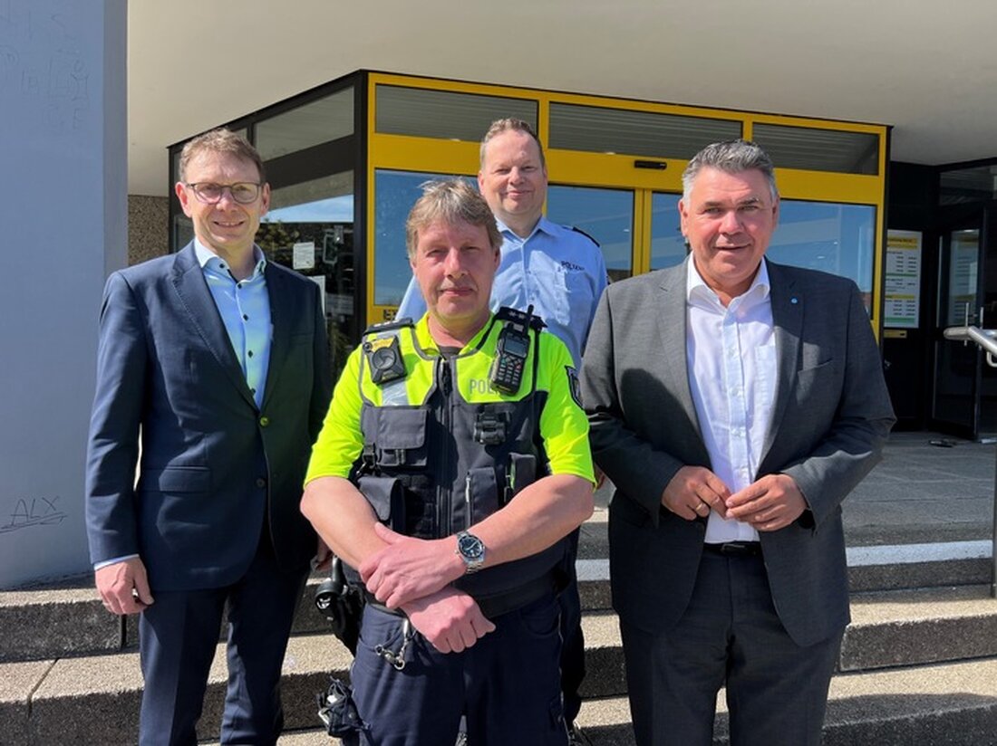 Die Kreispolizeibehörde Unna stellte am 08.04.2025 Polizeihauptkommissar Dirk Großecappenberg als neuen Bezirksdienstbeamten in Werne vor.