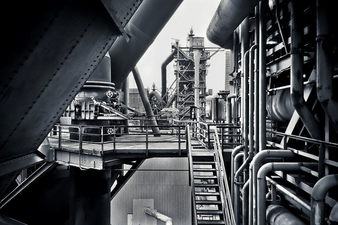 Kostenpflichtig Die Ausmaße der größten Halle des künftigen Industrieparks sprengen alle Rekorde in der Region. Der weltweit agierende Immobilienverwalter Hines bestätigt den Kauf eines 28-Hektar-Grundstücks im Norden von Grimma. Ein großer Schritt für Grimma-Nord Jetzt ist der Kauf perfekt: Der weltweit agierende Immobilienentwickler Hines hat sich das 28 Hektar große Filetstück direkt an der Autobahn in Grimma gesichert. Dabei handelt es sich um jene ehemals landwirtschaftlich genutzte Fläche links der B 107 Richtung Trebsen. Gigantische Werkhalle entsteht Der weltweit agierende Immobilienentwickler Hines hat sich ein 28 Hektar großes Grundstück in Grimma gesichert. Auf dem Areal soll ein neuer Gewerbepark entstehen. …