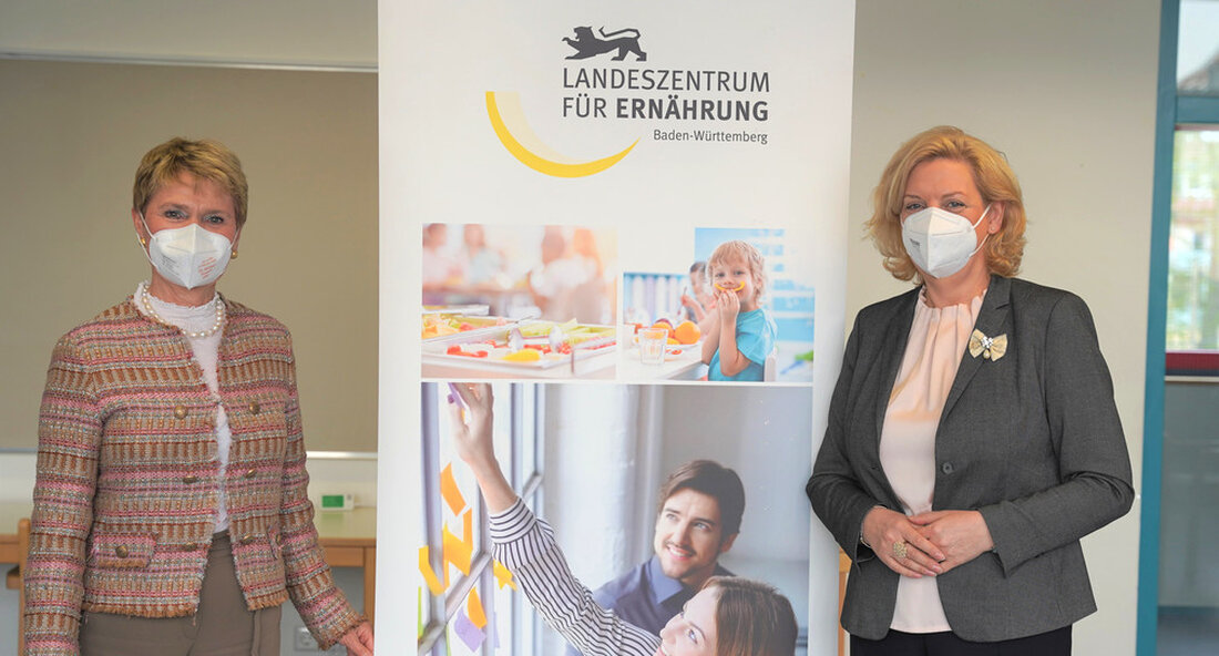 Dr. Stefanie Gerlach ist die neue Leiterin des staatlichen Zentrums für Ernährung. Dies ermöglichte es, eine ausgezeichnete fachkundige und überzeugende Persönlichkeit für die Ernährung im Land zu gewinnen. „Das Nationales Zentrum für Ernährung ist seit zwei Jahren die zentrale Einrichtung für Ernährungsfragen in der staatlichen Verwaltung. Ich freue mich sehr, dass wir mit Dr. Stefanie Gerlach wieder eine äußerst kompetente, gut vernetzte und überzeugende Persönlichkeit in der Leitung des staatlichen Zentrums für Ernährung haben „, sagte die Staatssekretärin des Ministeriums für ländliche Gebiete und Verbraucherschutz , Friedlinde Gurr-Hirsch anlässlich ihres Besuchs in der Staatliches Institut für Landwirtschaft, Ernährung und ländliche …