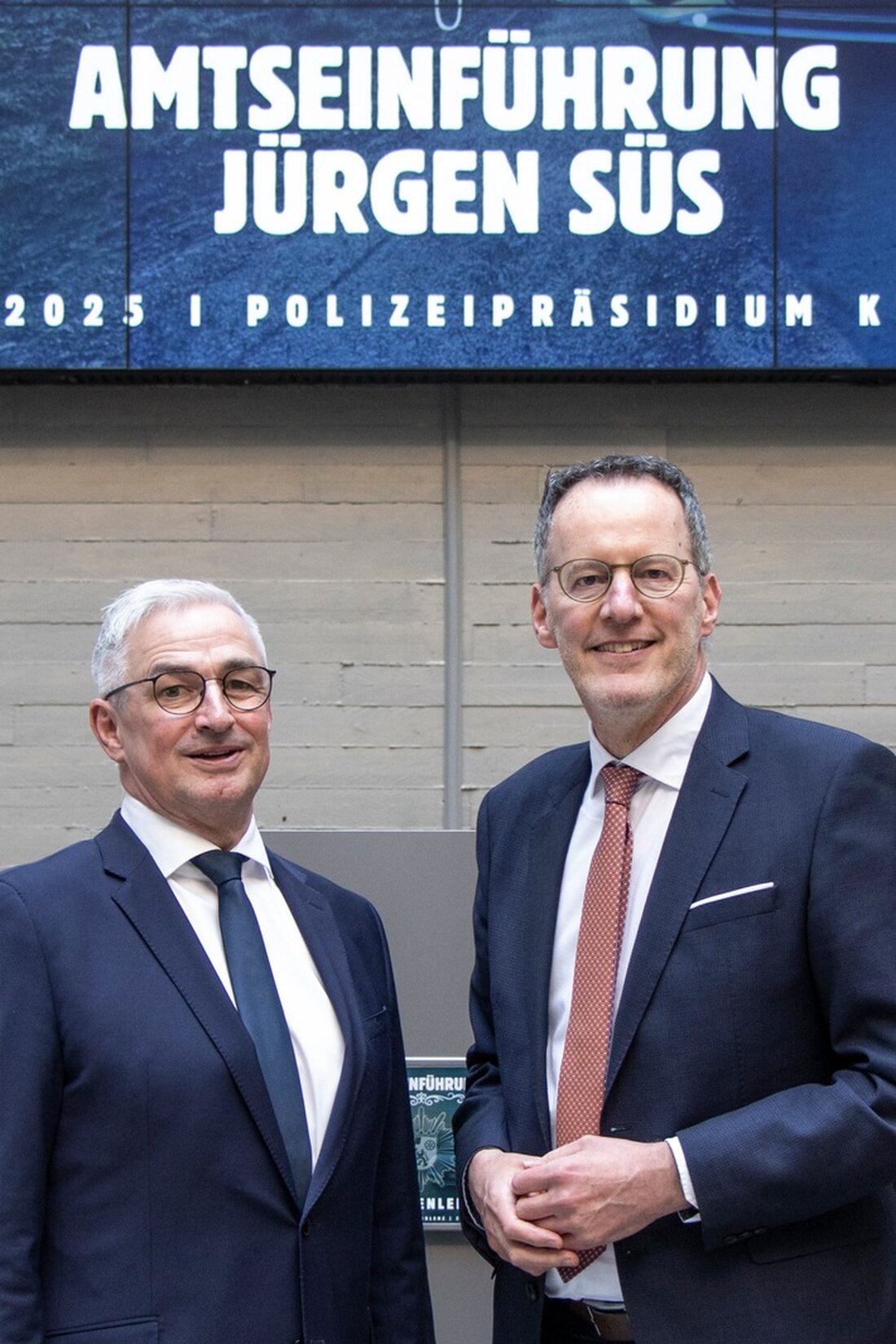Jürgen Süs wurde offiziell als Leiter des Polizeipräsidiums Koblenz eingeführt. Innenminister Ebling betont seine langjährige Erfahrung und Engagement für die Sicherheit der Bürger.