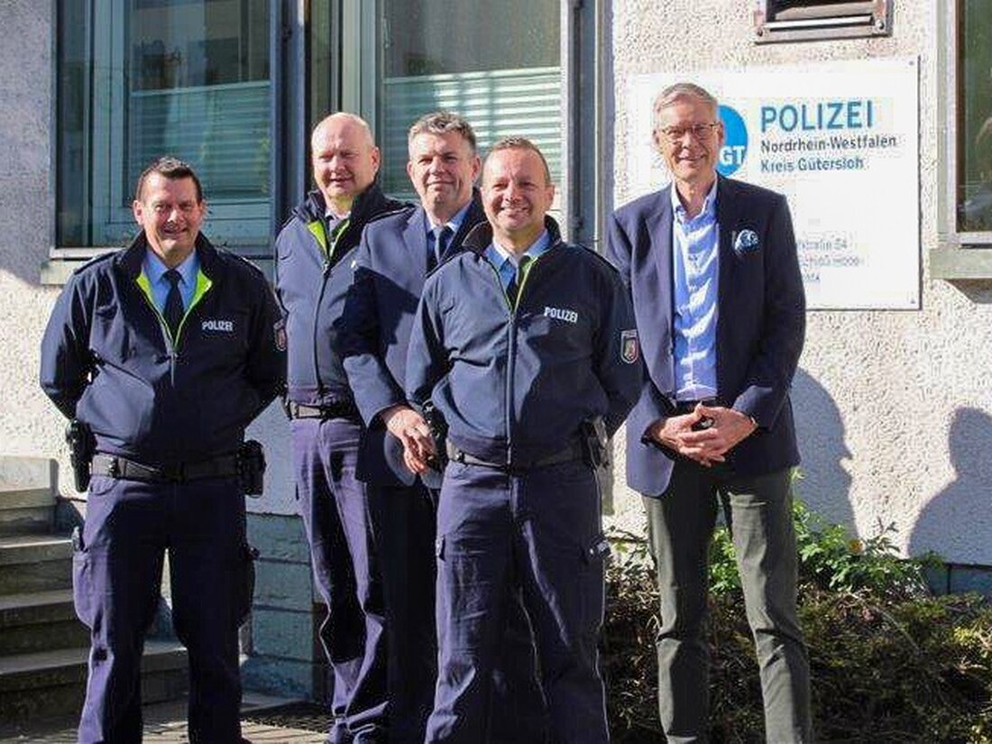 Polizeihauptkommissar Markus Benden wird in Schloß Holte-Stukenbrock willkommen geheißen. Er bringt 30 Jahre Erfahrung mit.