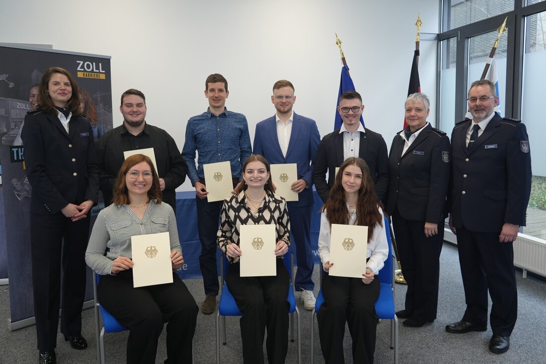 Sieben neue Nachwuchskräfte starten am Hauptzollamt Schweinfurt ihre Karriere. Informationen zu Ausbildung und Bewerbung hier!