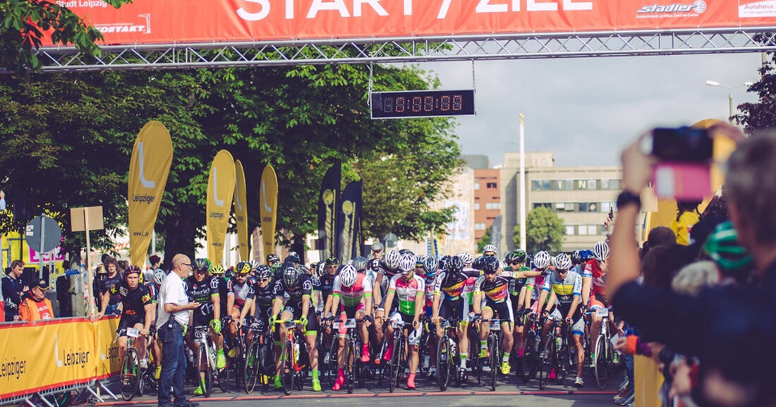 &#8222;Neuseen Classics&#8220; am 4. Juni 2023 &#8211; Infos zu Verkehrseinschränkungen Am Sonntag, 4. Juni 2023, fällt in Leipzig der Startschuss zu den &#8222;Neuseen Classics 2023&#8220;. Das Radrennen über 60 und 100 Kilometer beginnt 8:30 Uhr auf der Alten Messe und führt in den Südraum Leipzigs und in den Landkreis Leipzig. Mit Verkehrseinschränkungen in und um Leipzig ist zu rechnen. © Daniel Stefan, maximalPULS GmbH Anwohner und Anlieger sind entlang folgender Strecke von betroffen: Alte Messe/ Straße des 18. Oktober, Prager Straße, Chemnitzer Straße, Landkreis Leipzig, Güldengossaer Straße, Bornaer Straße, Landkreis Leipzig, Chemnitzer Straße, Prager Straße, Alte Messe/ Straße des 18. &hellip;
