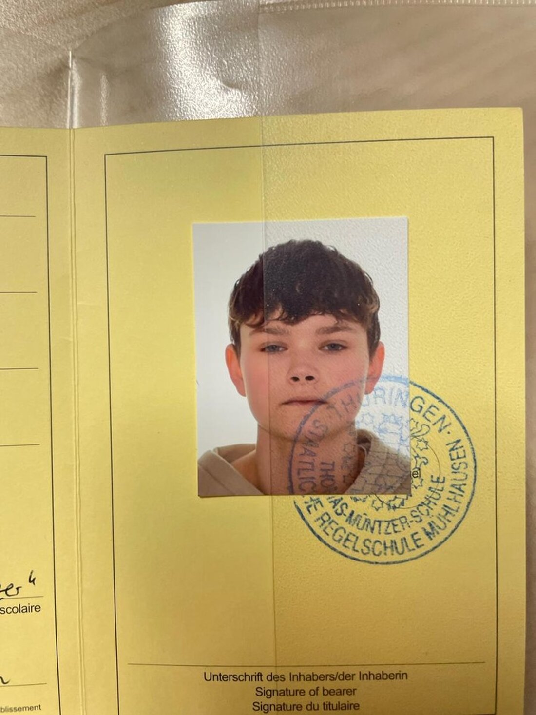 Die Polizei sucht dringend nach der 16-jährigen Tina-Marie Helbing aus Mühlhausen, vermisst seit dem 21.03.2025. Hinweise bitte melden!