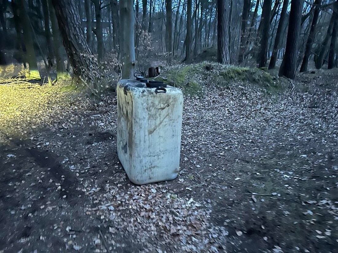 Polizei Mayen untersucht unerlaubte Ablagerung eines 800 l Öltanks mit Heizöl in Bell. Hinweise erbeten.