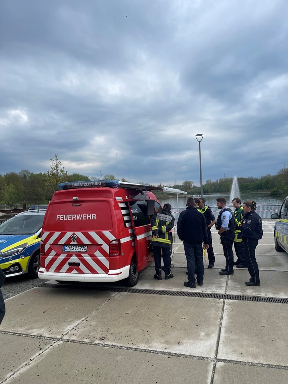 Am Sonntag rückte die Feuerwehr Bochum wegen einer ölhaltigen Verunreinigung am Ümminger See an. Ermittlungen laufen.