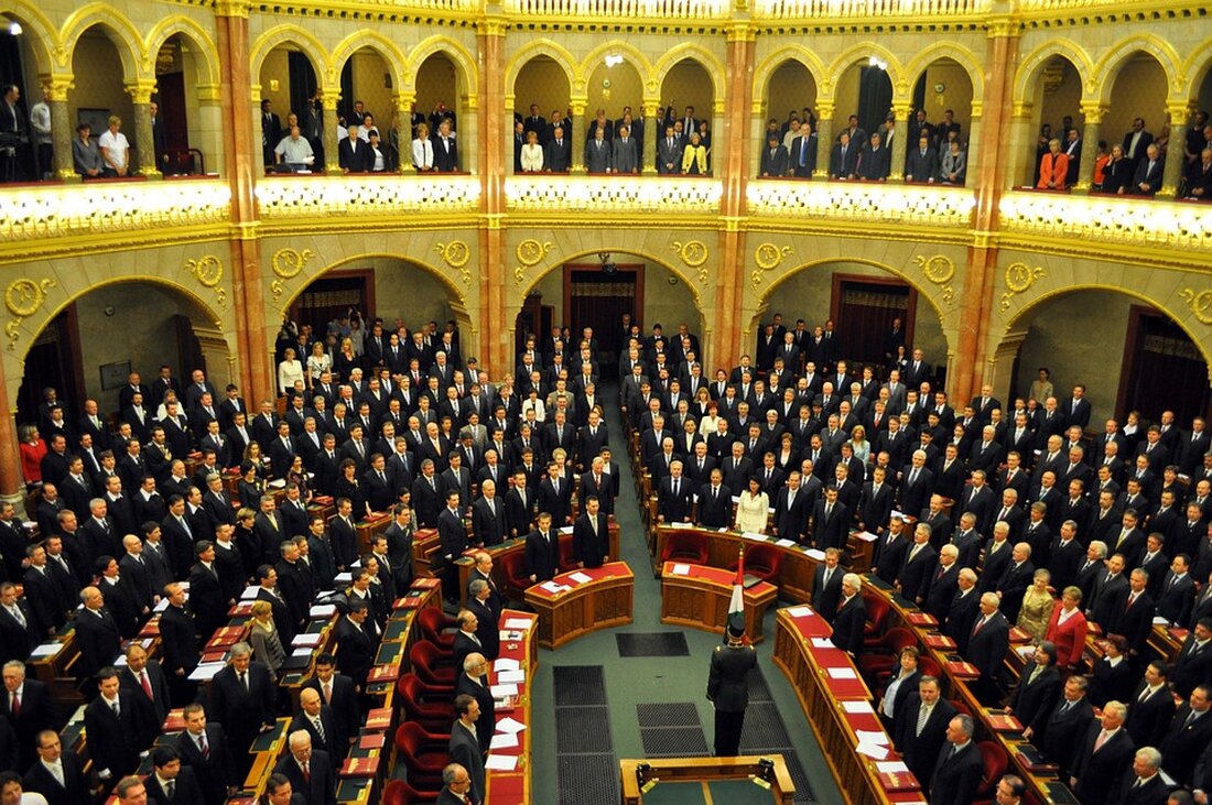 Orbán verknüpft Körpergewicht mit Patriotismus und sorgt für Diskussionen über Bodyshaming und politische Konkurrenz in Ungarn.