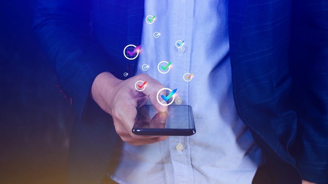 Valora führt „Mobile Stack“ ein, um die mobile-first Web3-DApp-Entwicklung auf iOS und Android zu ermöglichen. Mobile Stack zielt darauf ab, UX und Zugänglichkeit im Web3-Ökosystem zu verbessern. Zu den ersten Apps, die auf Mobile Stack gestartet werden, gehören „Troopo“ und „ChatGPT Data DAO“. Valora, ein Peer-to-Peer-Zahlungsunternehmen, hat gestartet ein bahnbrechendes dezentrales, erlaubnisfreies und offenes Protokoll-Launchpad für dezentrale Web3-Anwendungen (DApps) auf iOS und Android, genannt „Mobile Stack“. Der Mobile Stack zielt darauf ab, Valoras Reichweite im Web3 über sein derzeitiges Krypto-natives Publikum hinaus zu erweitern. Er bietet eine benutzerfreundliche Plattform, die die Bereitstellung von Mobile-First-DApps vereinfachen soll und die Lücke bei …