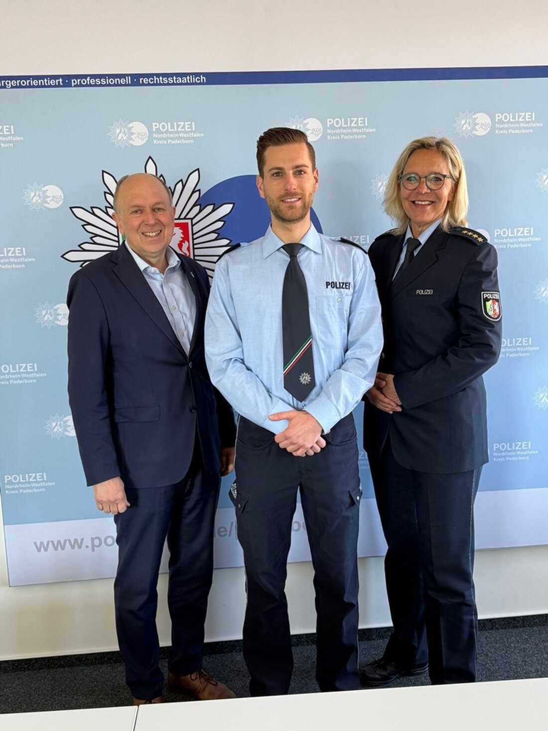 Polizeikommissar Leandro Ragone aus Paderborn erhält Auszeichnung für Bachelorarbeit zur Telekommunikationsüberwachung zur Terrorismusvorbeugung.