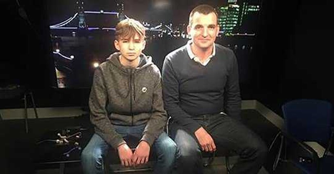 Nick Herbet, ein 47-jähriger Vater und Einwohner Großbritanniens, veröffentlichte im August 2017 eine einzigartige App mit dem Namen RespondASAP. Die App wurde für besorgte Eltern und zerstreute Kinder entwickelt, die Schwierigkeiten haben, miteinander in Kontakt zu treten. Herbert, ein professioneller Projektmanager, dachte zum ersten Mal an die App, als er und sein eigener Sohn nicht miteinander kommunizieren konnten. Bist du da? Als Herbets Sohn Ben zum ersten Mal zur Sekundarschule (auch bekannt als High School) ging, bemerkte er einen Abfall in den Antworten seines Sohnes auf Nachrichten und Texte. Frustriert konfrontierte Herbert seinen Sohn mit mangelnder Anerkennung seiner Botschaften. Als …