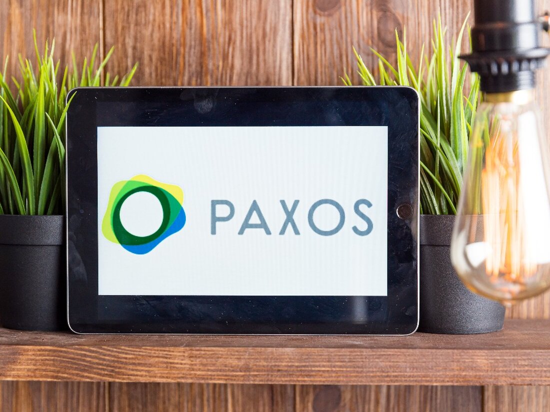 Paxos und Chainlink integrieren den Chainlink-Preis-Feed von PYUSD und erhöhen so dessen Vertrauen und Nutzen. Die Sicherheitsfunktionen von Chainlink fördern die Akzeptanz von PYUSD, indem sie genaue und zuverlässige Daten gewährleisten. Die Zusammenarbeit zwischen Paxos und Chainlink markiert einen Meilenstein bei der Weiterentwicklung tokenisierter Vermögenswerte und der Skalierung der On-Chain-Finanzierung. Paxos, eine führende regulierte Blockchain-Infrastruktur- und Tokenisierungsplattform, hat eine Partnerschaft mit Chainlink, dem branchenüblichen Oracle-Netzwerk, geschlossen, um die Einführung von PYUSD zu fördern. Durch die Integration eines PYUSD-Chainlink-Preis-Feeds in das Ethereum-Mainnet haben Benutzer nun Zugriff auf hochpräzise und dezentrale Marktdaten für PYUSD. Diese Zusammenarbeit stellt einen bedeutenden Meilenstein bei der …