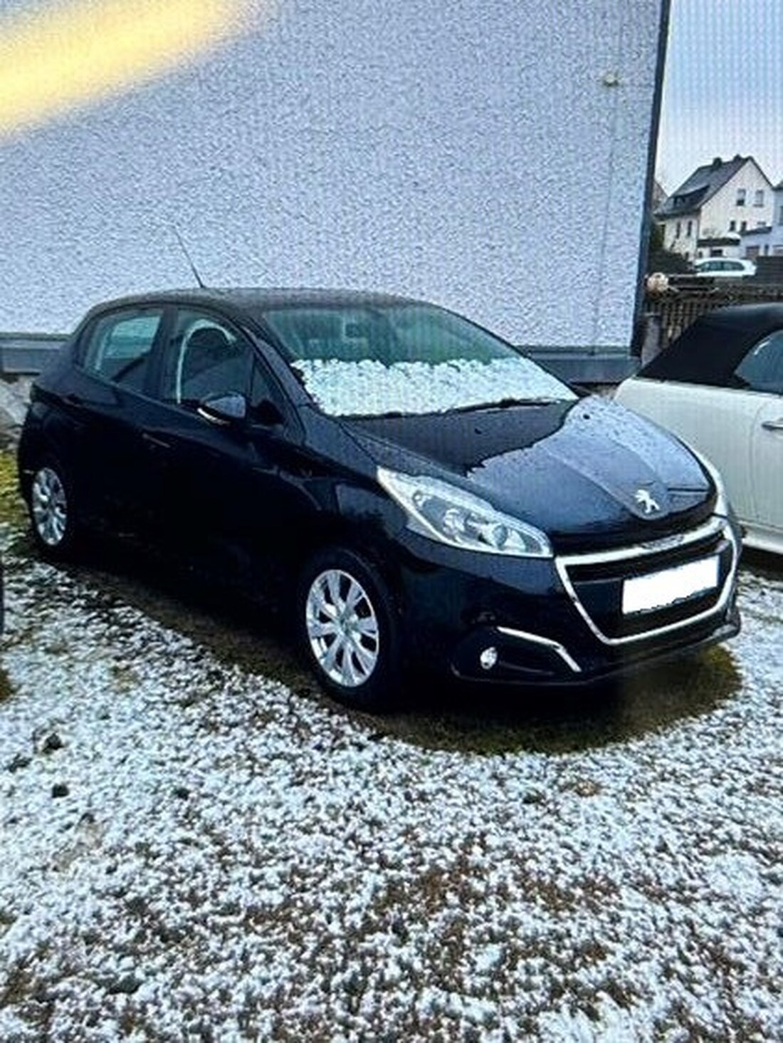 In Klingelbach wurde zwischen dem 13. und 19. Februar ein schwarzer Peugeot 208 aus einem Autohaus gestohlen. Zeugen gesucht!