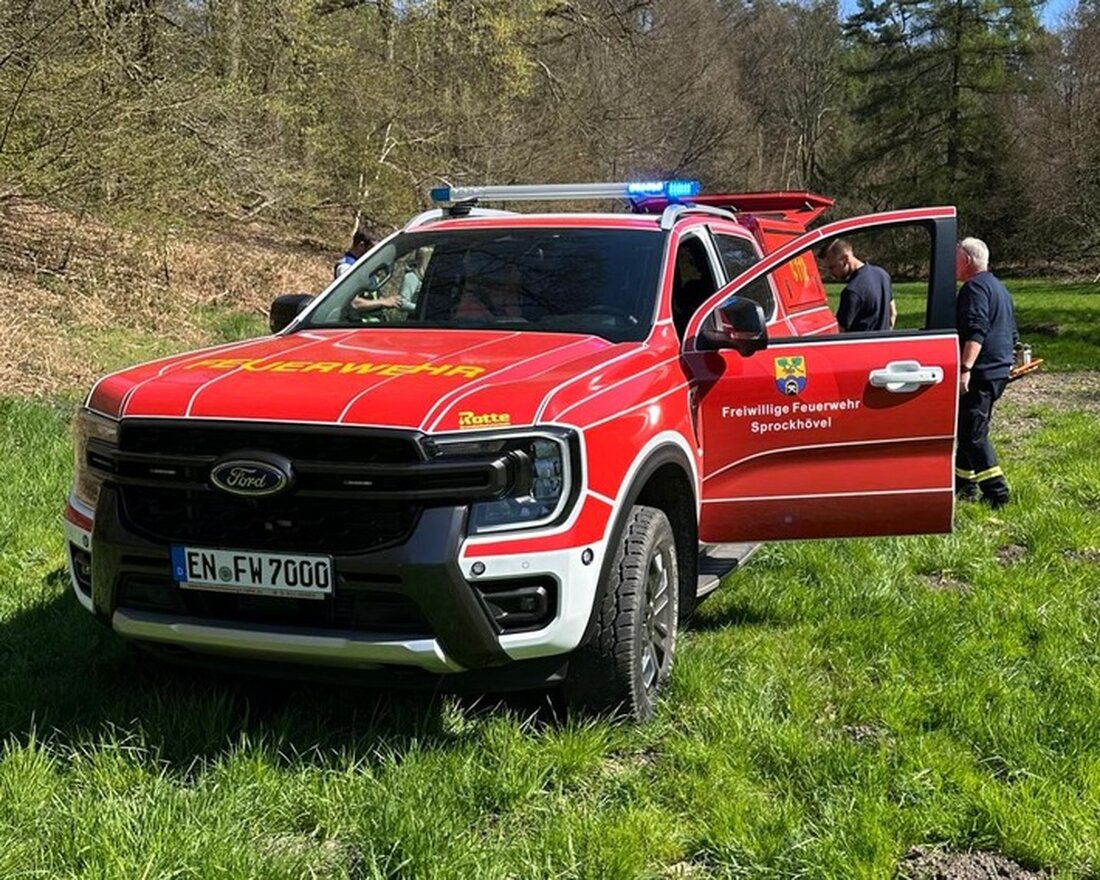 Am Samstag leitete die Feuerwehr Sprockhövel eine 60-minütige Rettungsaktion für ein verletztes Kind im Wald ein.