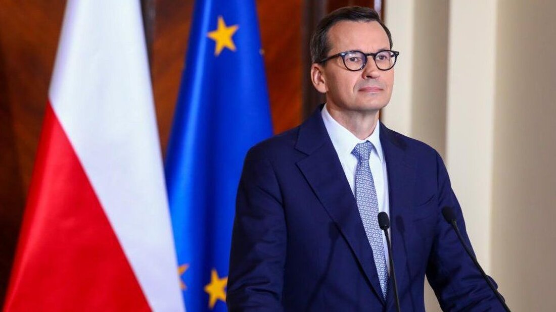 Einer der stärksten Verbündeten der Ukraine, Polen, hat angekündigt, das Land nicht mehr mit Waffen zu beliefern, da ein diplomatischer Streit um Getreide eskaliert. Der Premierminister des Landes sagte, man werde sich stattdessen auf die Bewaffnung mit moderneren Waffen konzentrieren. Der Schritt erfolgt, da die Spannungen zwischen den beiden Nationen zunehmen. Am Dienstag hat Polen den ukrainischen Botschafter wegen der Äußerungen von Präsident Wolodymyr Selenskyj bei den Vereinten Nationen einberufen. Er sagte, einige Nationen hätten Solidarität mit der Ukraine vorgetäuscht, was Warschau als „ungerechtfertigt gegenüber Polen, das die Ukraine seit den ersten Kriegstagen unterstützt“ anprangerte. Polens Premierminister Mateusz Morawiecki gab …